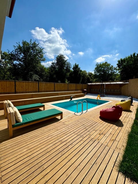 listing card gallery