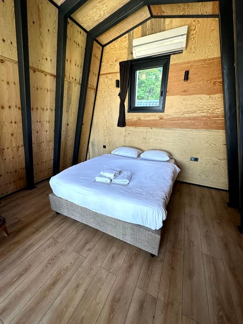 listing card gallery