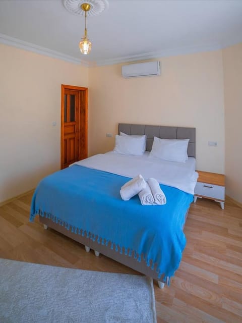 listing card gallery