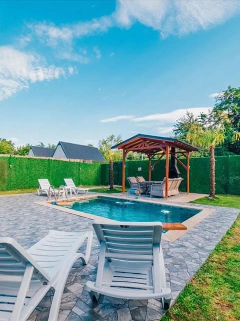 listing card gallery