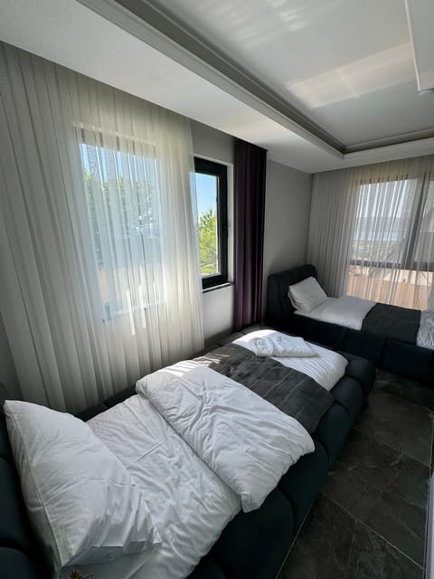 listing card gallery