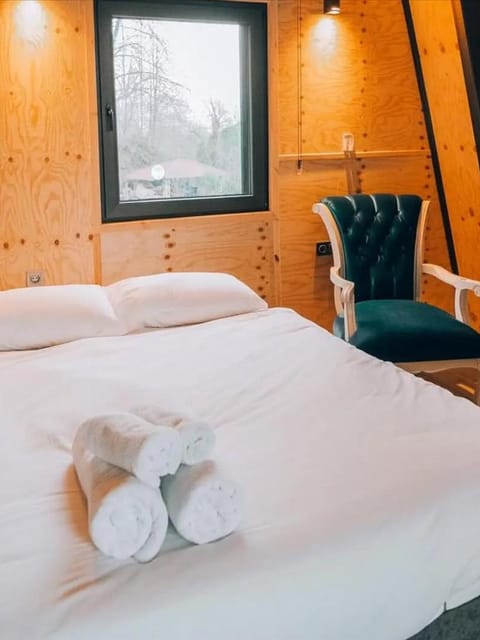 listing card gallery