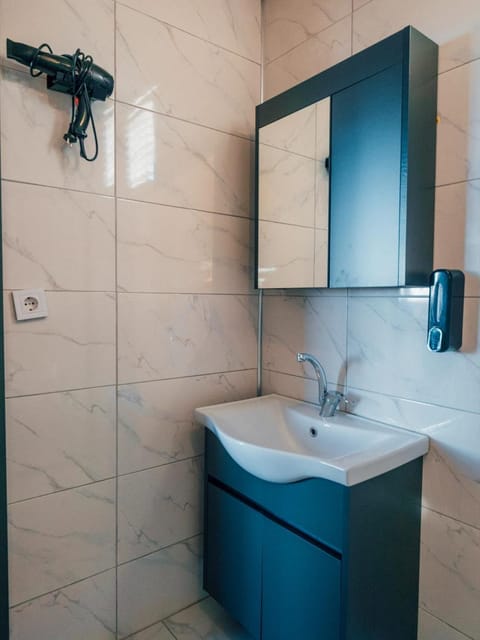 listing card gallery