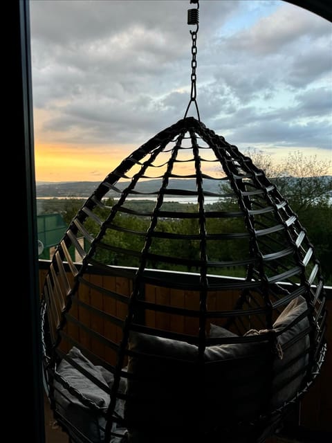 listing card gallery